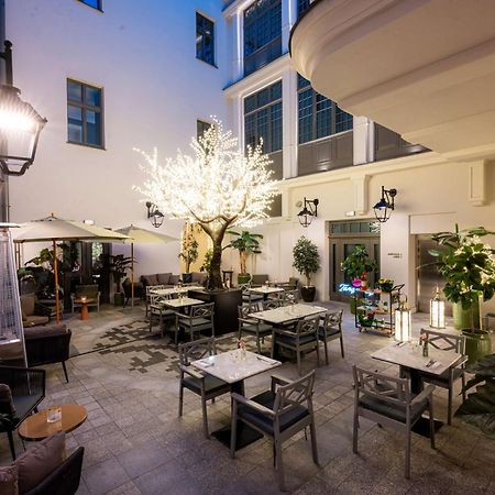 Hotel Saski Krakow Curio Collection By Hilton エクステリア 写真 The courtyard at the hotel