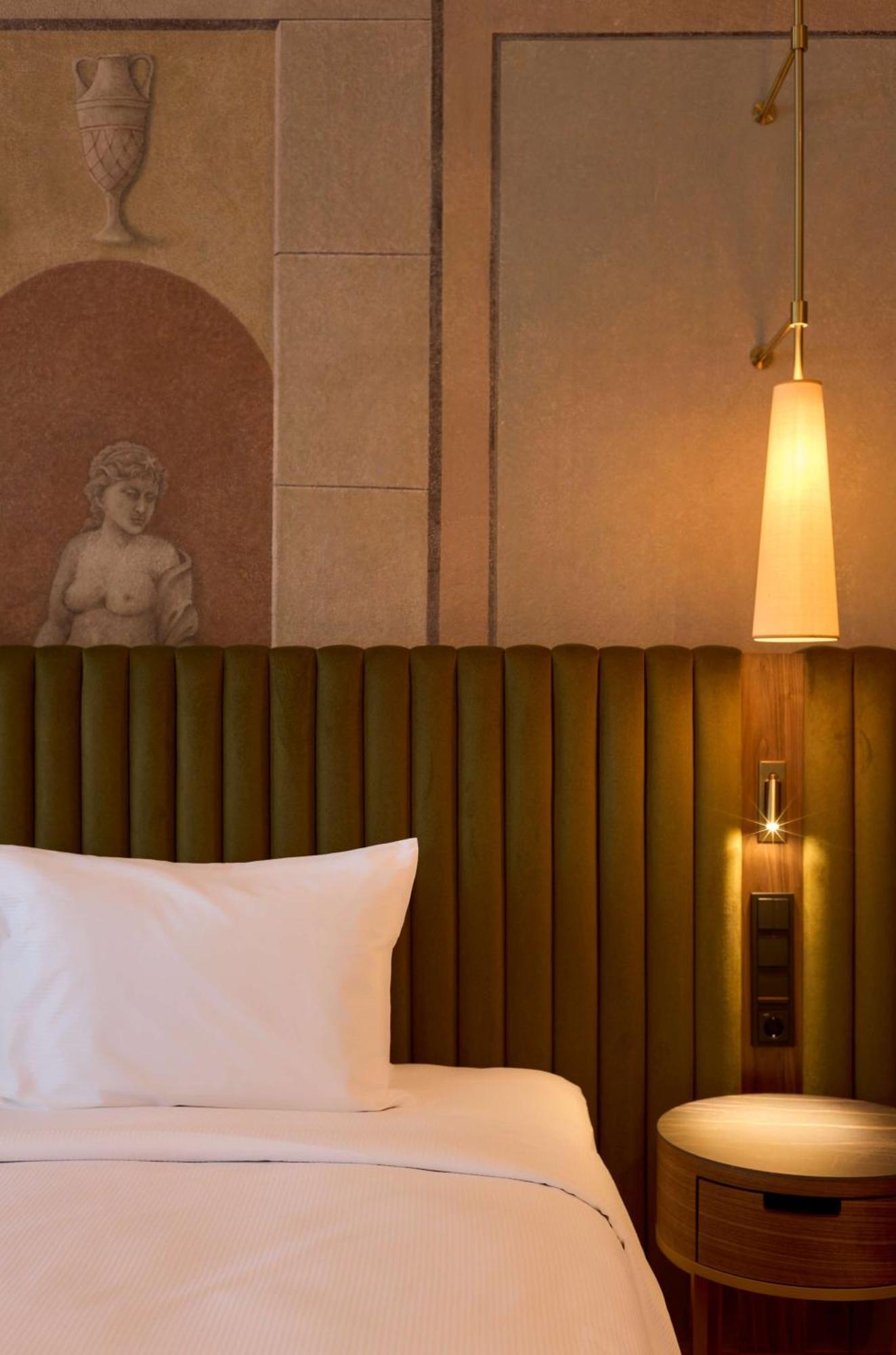 Hotel Saski Krakow Curio Collection By Hilton エクステリア 写真 A wall light